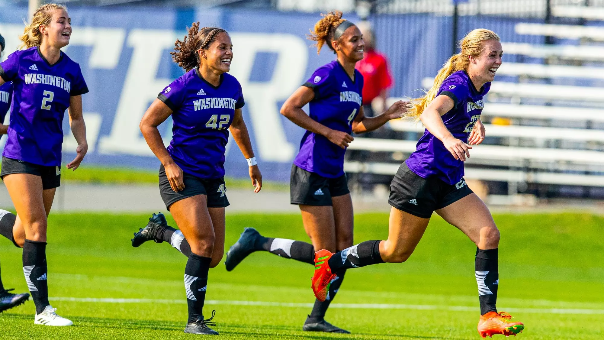 湖人134-127战胜灰熊：胜利背后的詹姆斯两大变化.